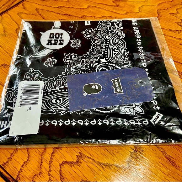 A BATHING APE BAPE X LEVI’S BANDANA Black NIB NWT New - Picture 1 of 3